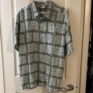Quiksilver Green and White Casual Button Down Shirt